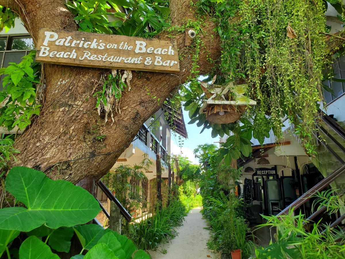 Patrick'S On The Beach Resort General Luna  Exteriör bild