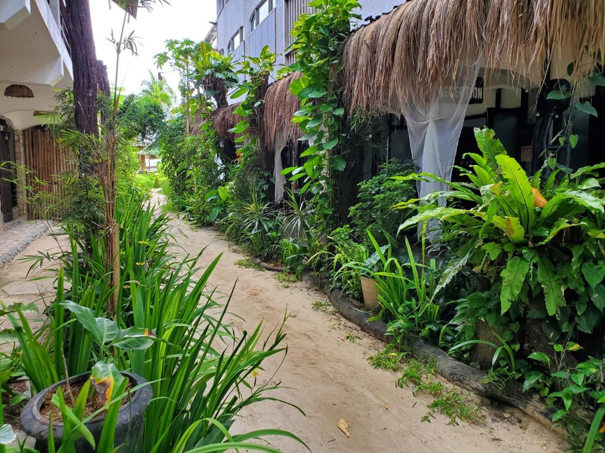 Patrick'S On The Beach Resort General Luna  Exteriör bild