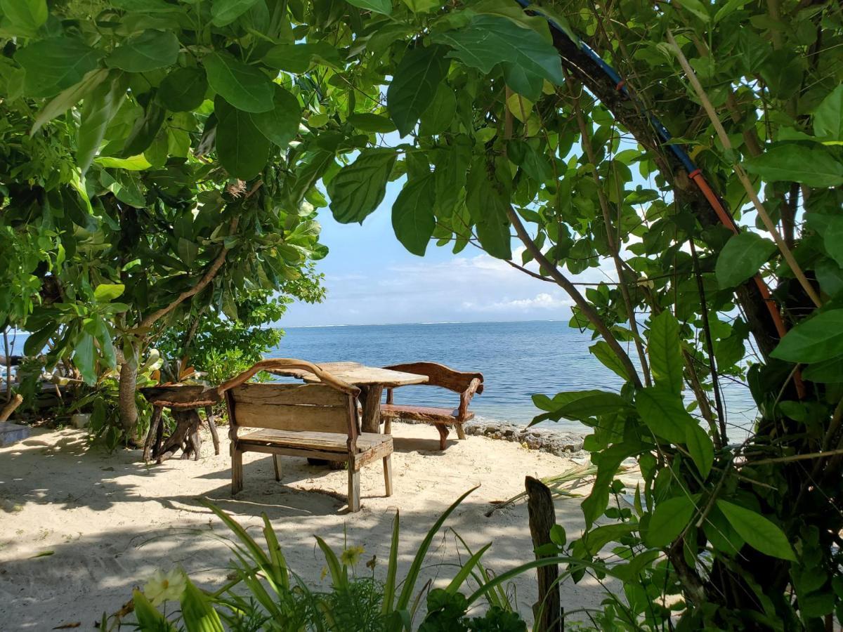 Patrick'S On The Beach Resort General Luna  Exteriör bild